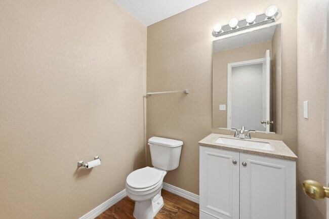 Building Photo - $2,260.95 - 2 Bed, 2 Bath Condo in Parker with In Unit Laundry and Central AC!