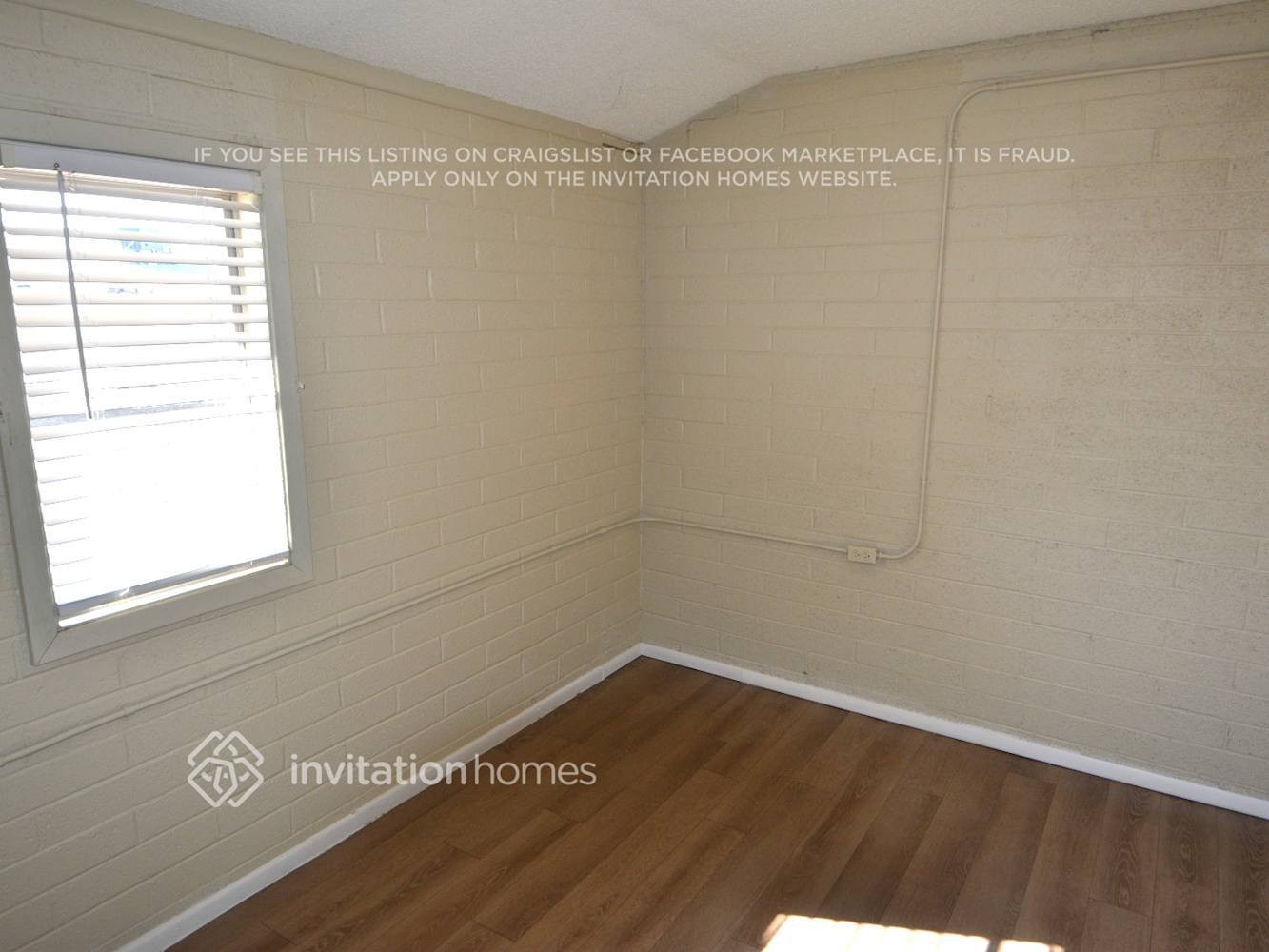 Building Photo - 2609 W Charter Oak Rd