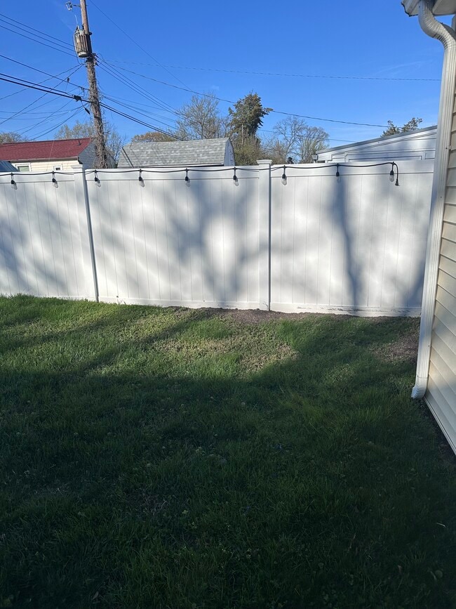 Building Photo - 902B Edgerly RD