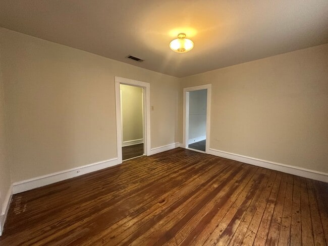 Building Photo - 2112 McKenzie Ave