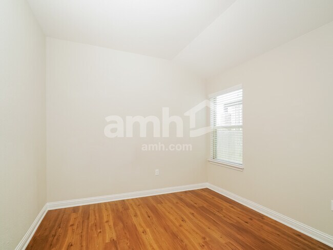Building Photo - 8105 Cottage Rose Dr
