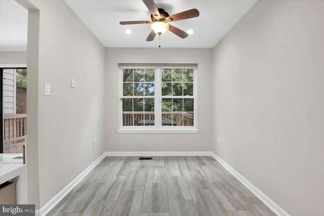 Building Photo - 8605 Western Oak Dr
