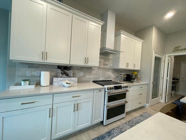 Building Photo - 3155 SW 78th Ave