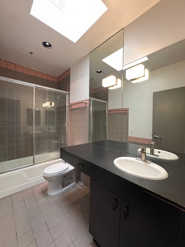 Building Photo - 2110 Main St