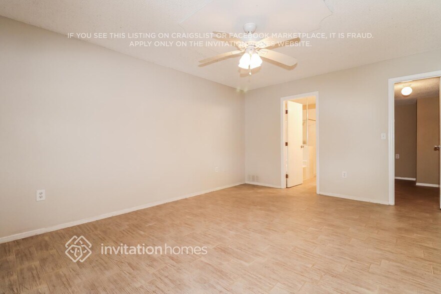 Building Photo - 3242 Centerwood Dr
