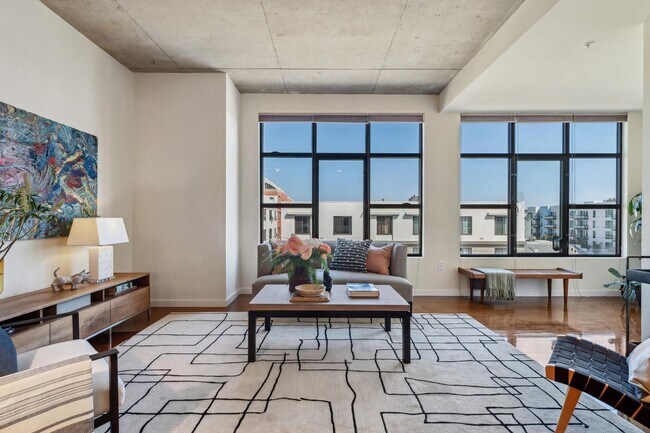 Building Photo - Refined Urban Condominium at Jack London S...