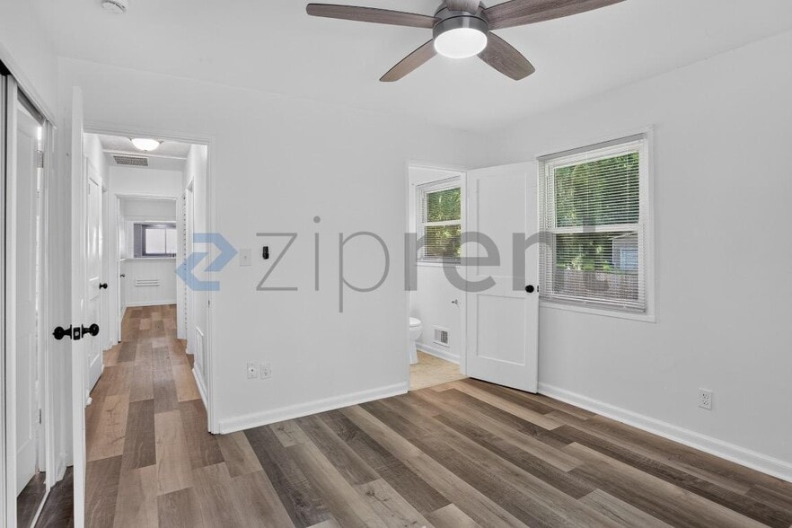 Building Photo - Unit