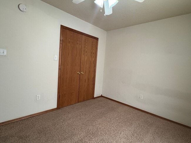 Building Photo - 1916 SW E Ave, Unit B- NOW AVAILABLE!