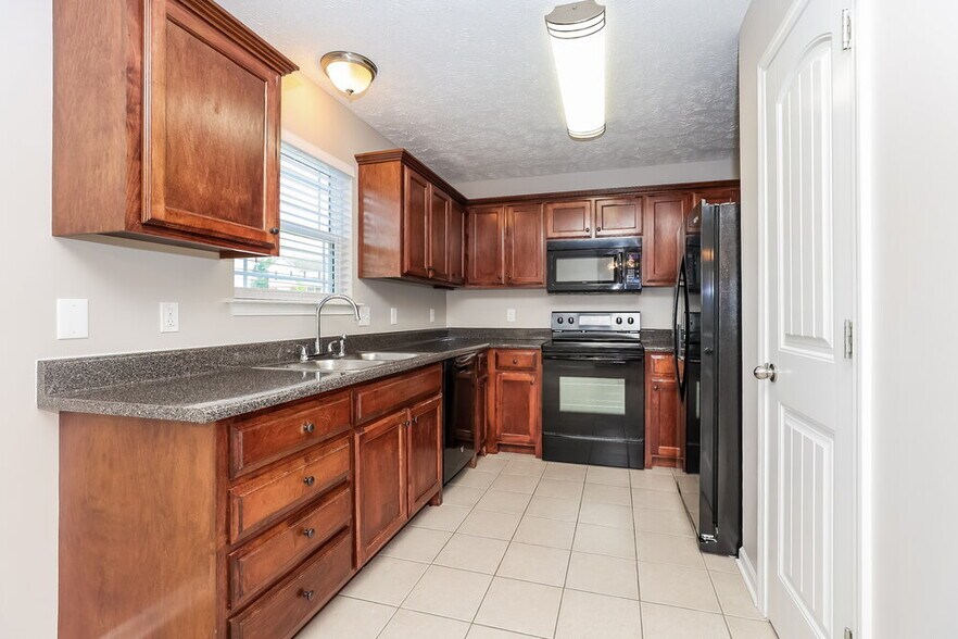 Building Photo - 607 Rock Gln Trce