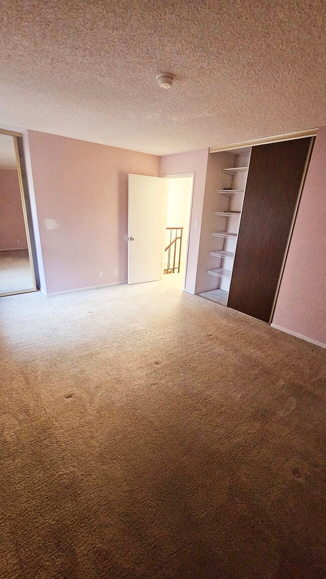 Building Photo - 5516 Roundtree Dr