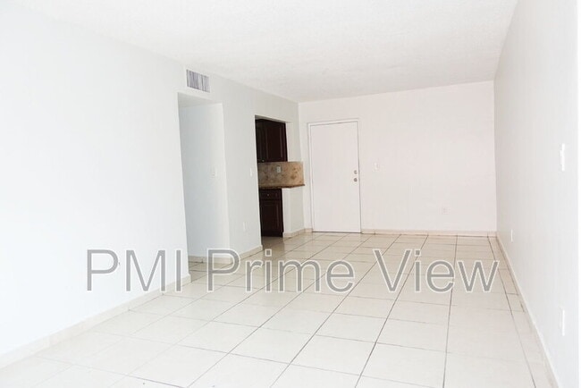 Building Photo - 495 NW 72nd Ave