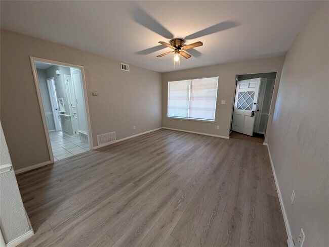 Building Photo - 2709 SW 55th St
