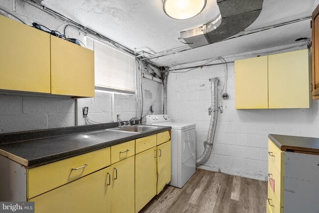 Building Photo - 10112 Sutherland Rd