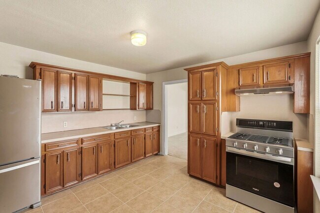 Building Photo - 7215 Apache St