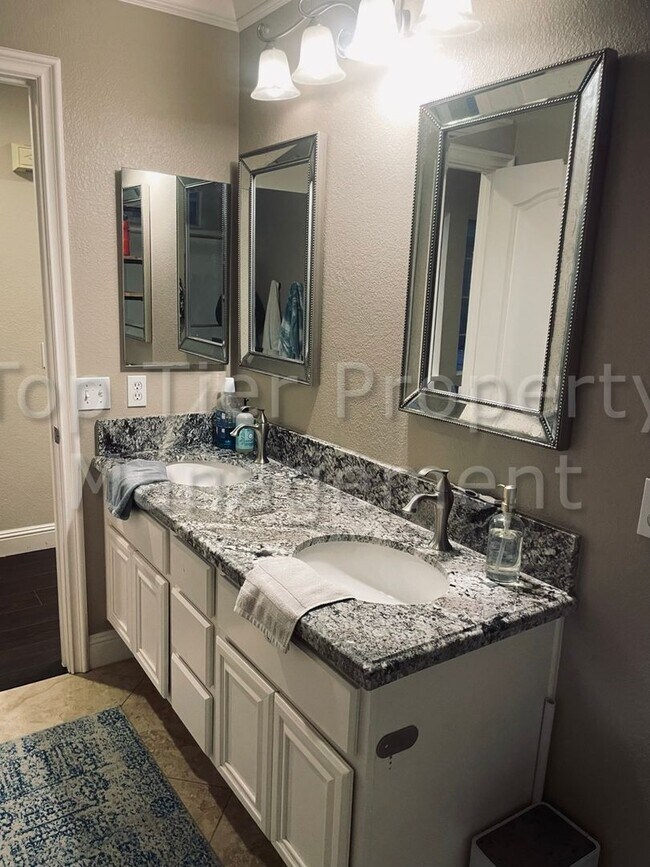 Building Photo - ***Carlsbad Beach House - 3 bed / 2.5 bath...