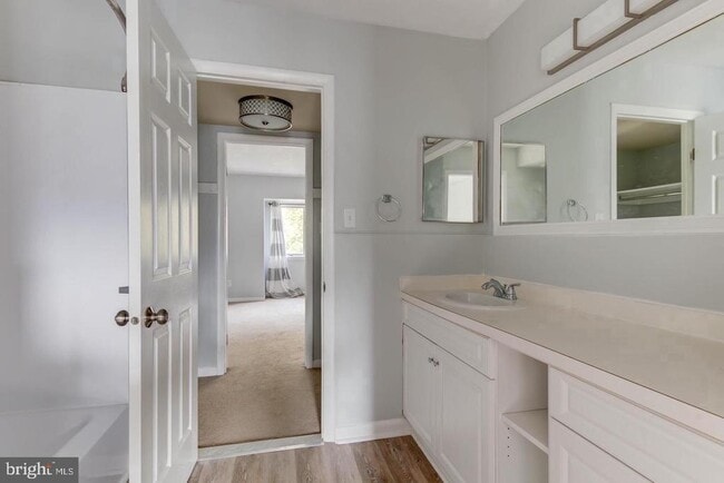 Building Photo - 107 Montrose Ave