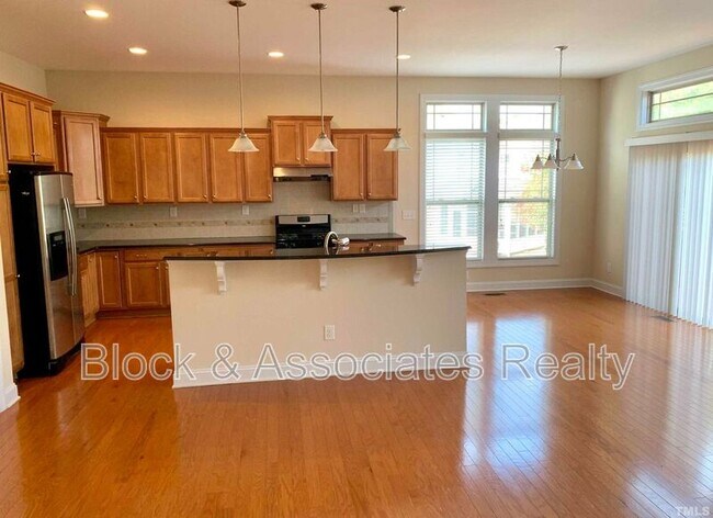 Building Photo - 706 Weavers Ridge Dr
