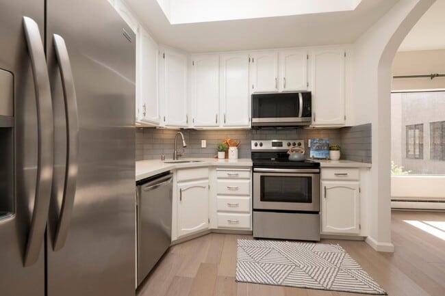 Building Photo - 217 8th Ave