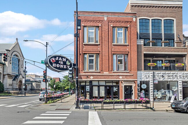 Primary Photo - 958 W Webster Ave