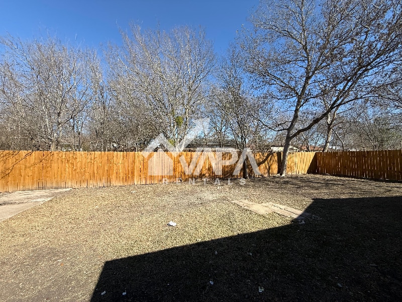 Building Photo - 7223 Glen Haven Dr