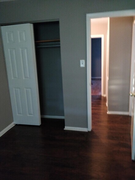 Building Photo - 112 Kelmar Ave