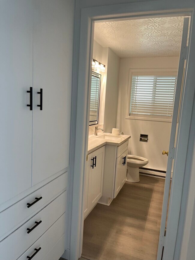 Building Photo - 2081 Canemah St