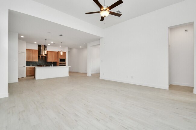 Building Photo - 211 Amaranth Wy