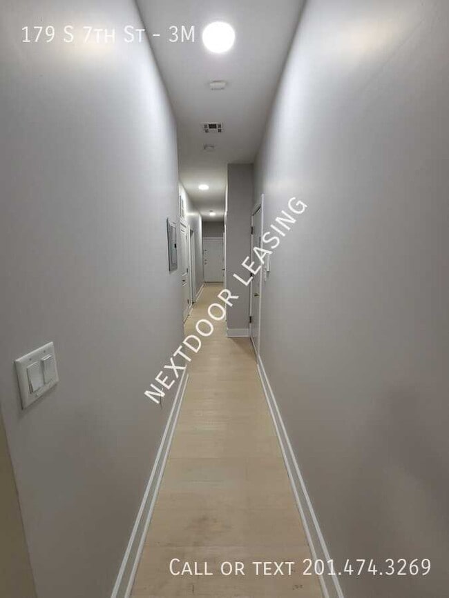 Building Photo - 179 S 7th St