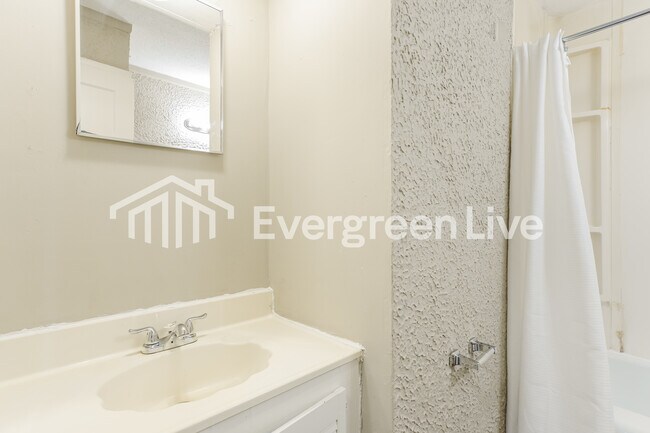 Building Photo - 13 St Benedict Ct