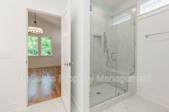 Building Photo - 335a Mckennell Drive