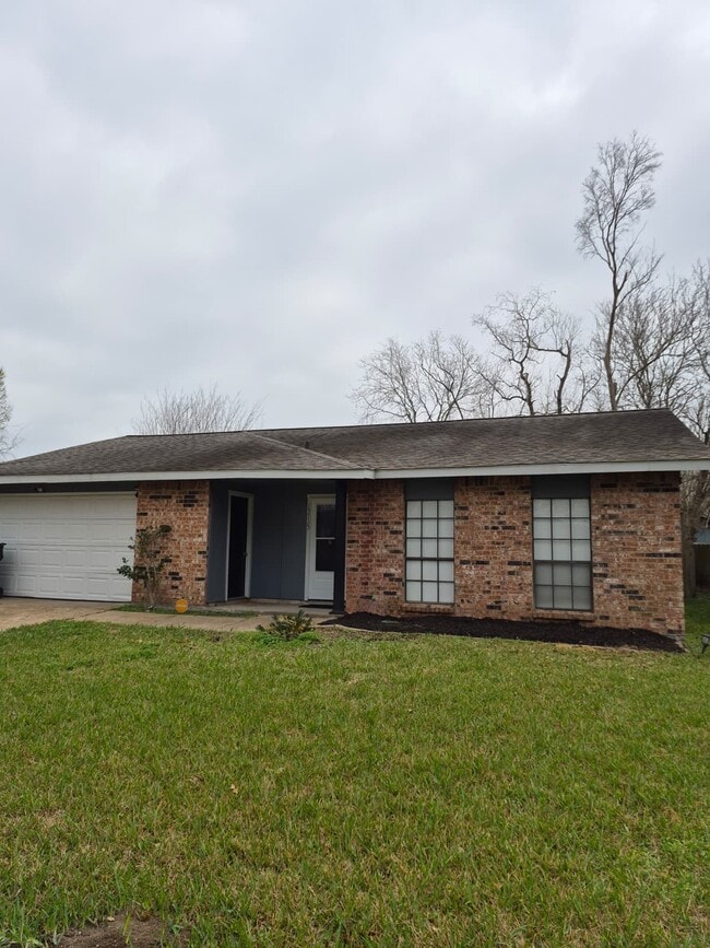 Building Photo - 15735 Munson Ln