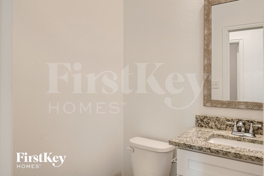 Building Photo - 7360 Parkside Pl Dr