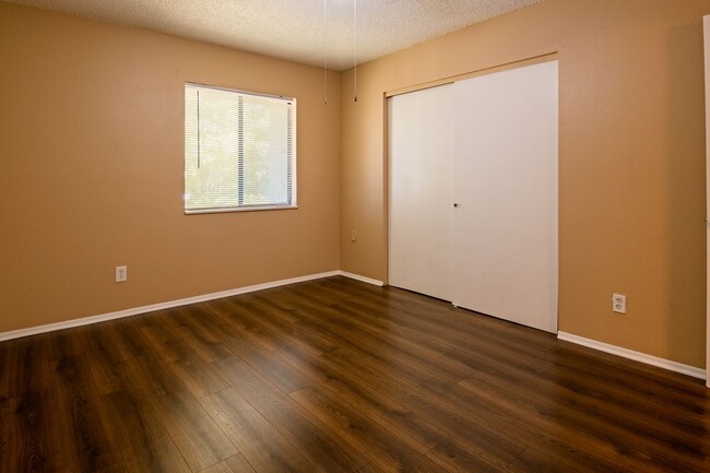 Building Photo - Longwood - 2 Bedrooms, 1 Bathroom - $1,550.00