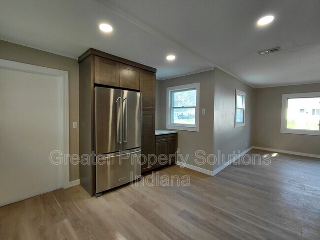 Building Photo - 506 Parkside Ave