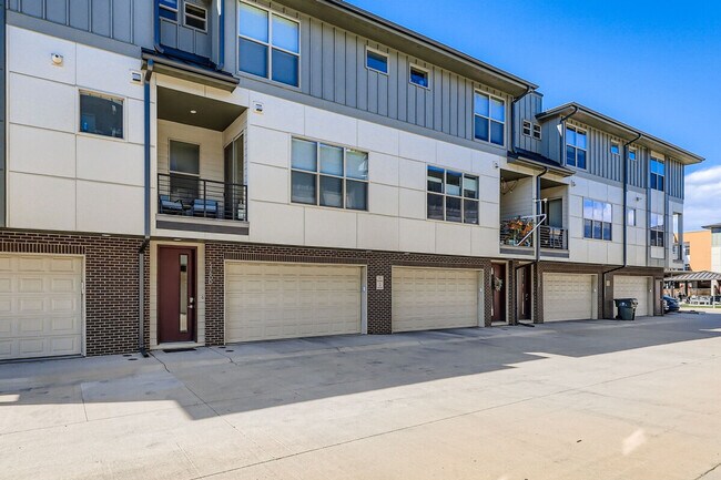 Building Photo - 5372 Allison St