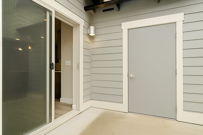 Building Photo - Adorable 2x2 with easy access to the river trails, and option to have all utilities included!