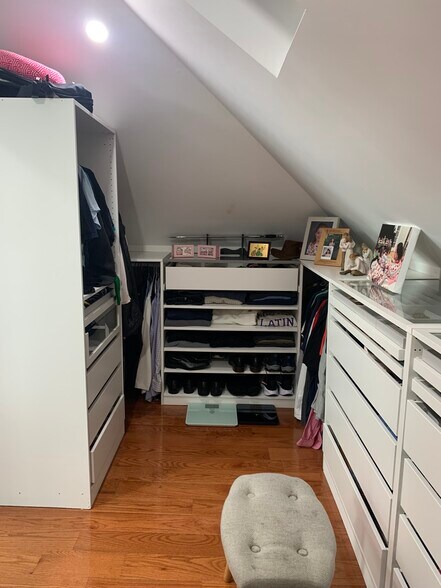 Building Photo - 1045 Adams St