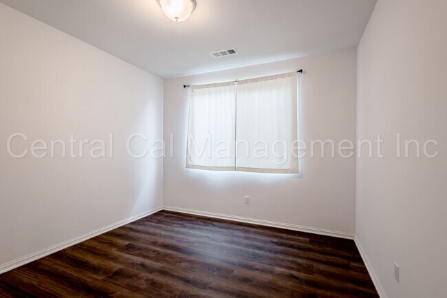 Building Photo - 4 Bedroom/3 Bath Home with Office and Paid...