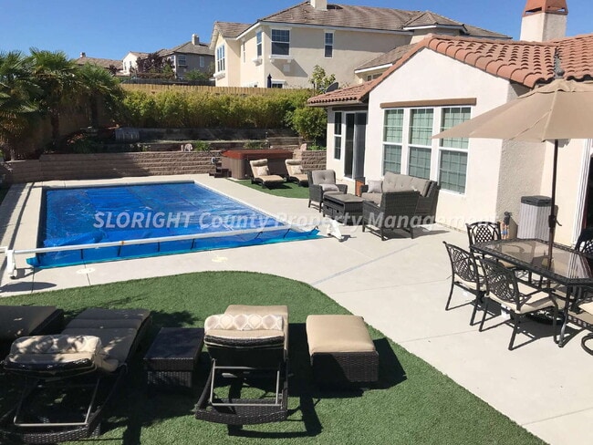Building Photo - AVAILABLE AUGUST - 3 Bed/3 Bath Atascadero Home - With Pool