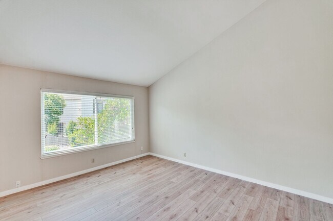 Building Photo - 6651 Bunker Hill Ct