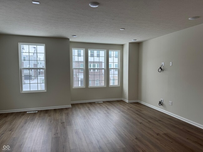 Building Photo - 14555 Elsmere Ln