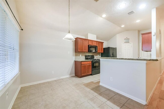Building Photo - 13247 Gardnerville St