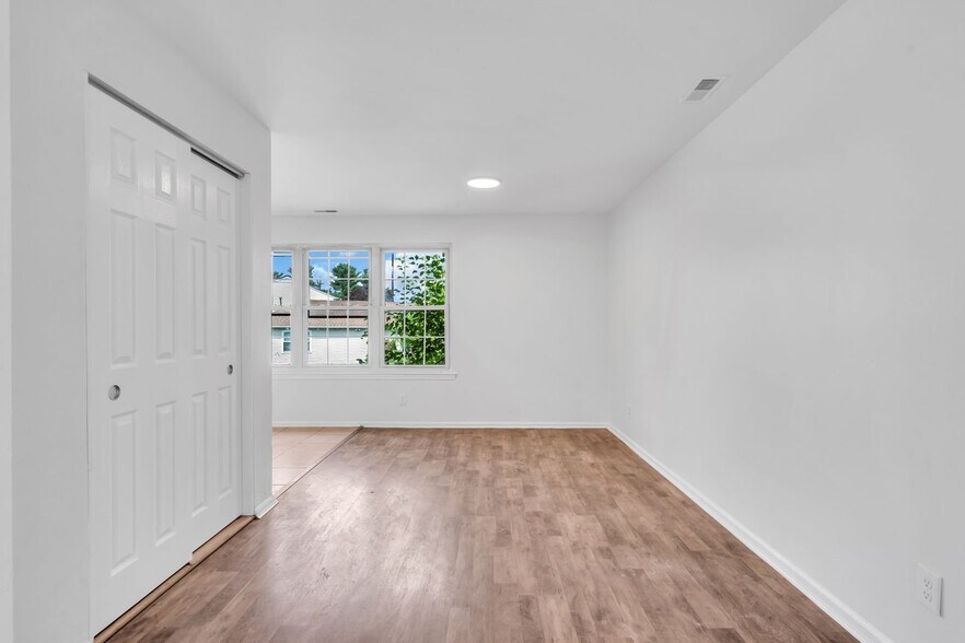 Building Photo - 56 Hopewell Ln