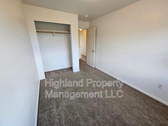 Building Photo - 316 NE Whitman St