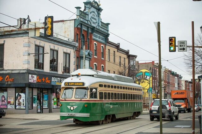 Building Photo - 1423 N Hollywood St