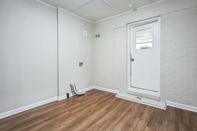 Building Photo - 4BR Brick Ranch with Upgrades & Room to Feel at Home!