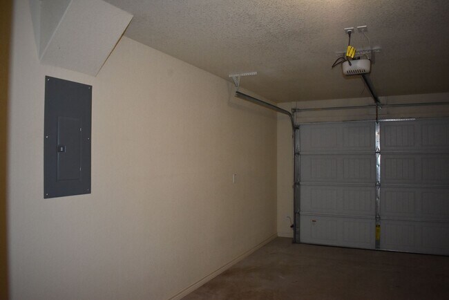 Building Photo - 205 Coby Dr