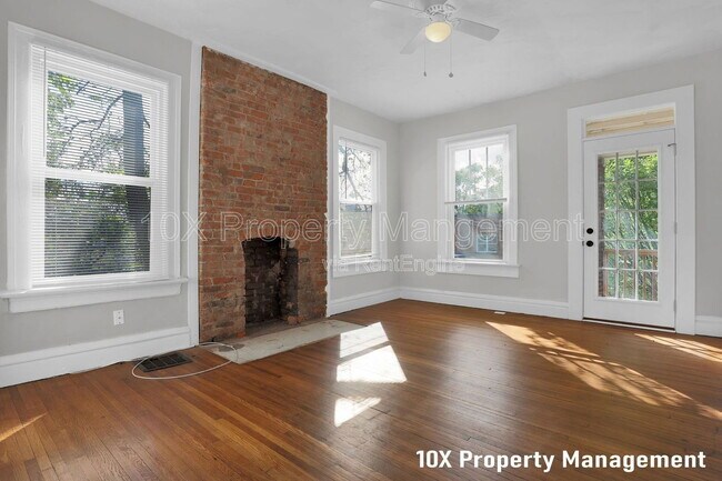 Building Photo - 382 Carpenter St