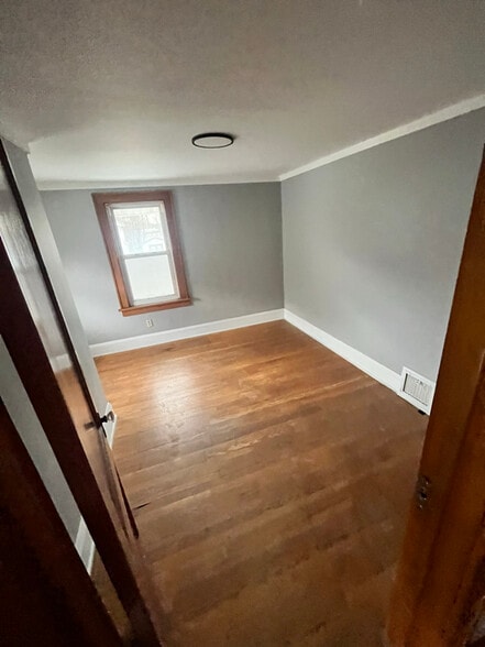 Building Photo - 896 Dan St