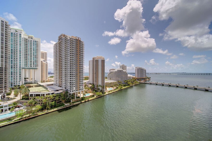 Building Photo - 485 Brickell Ave
